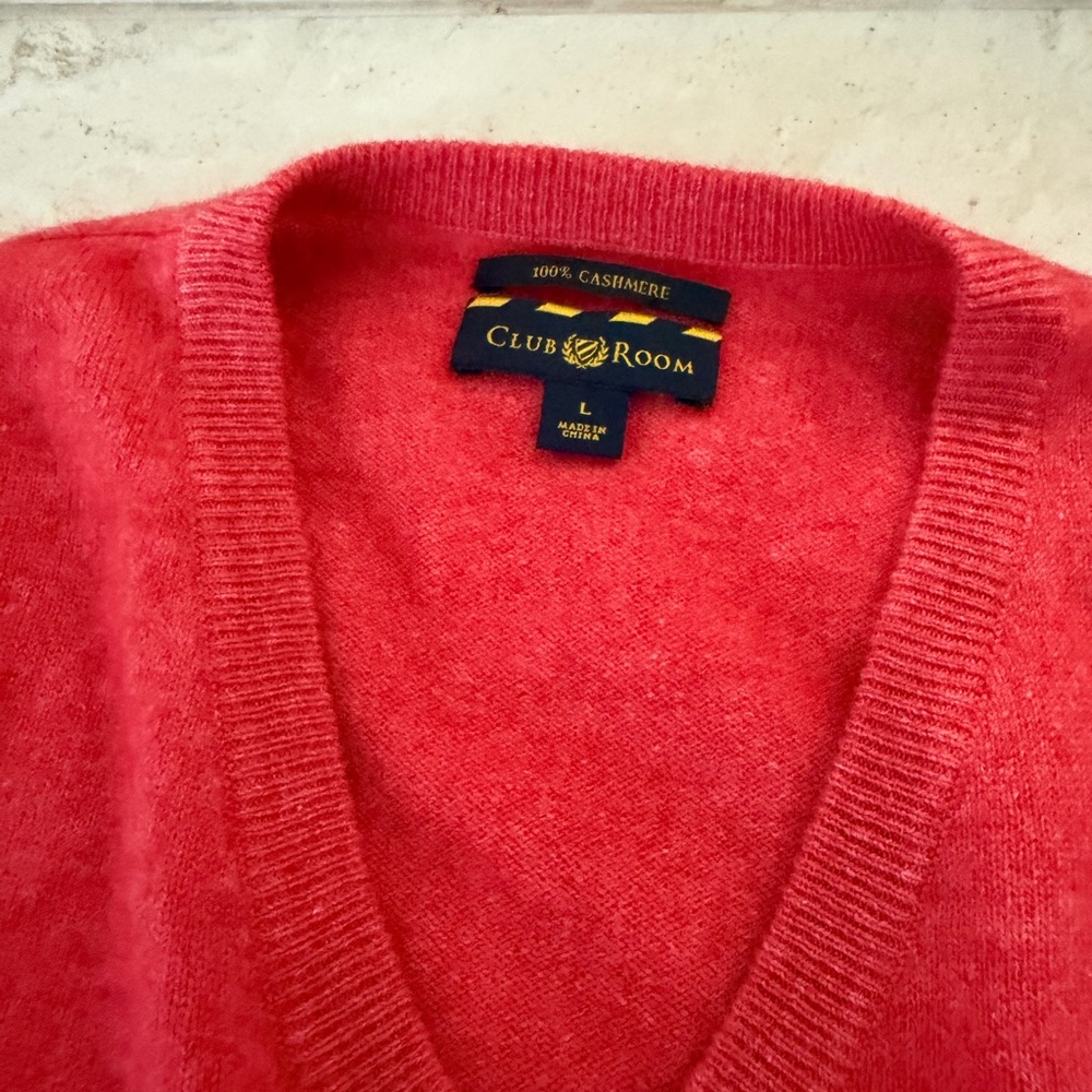 Two Men's V-Neck Cashmere Sweaters - Picture 6 of 6